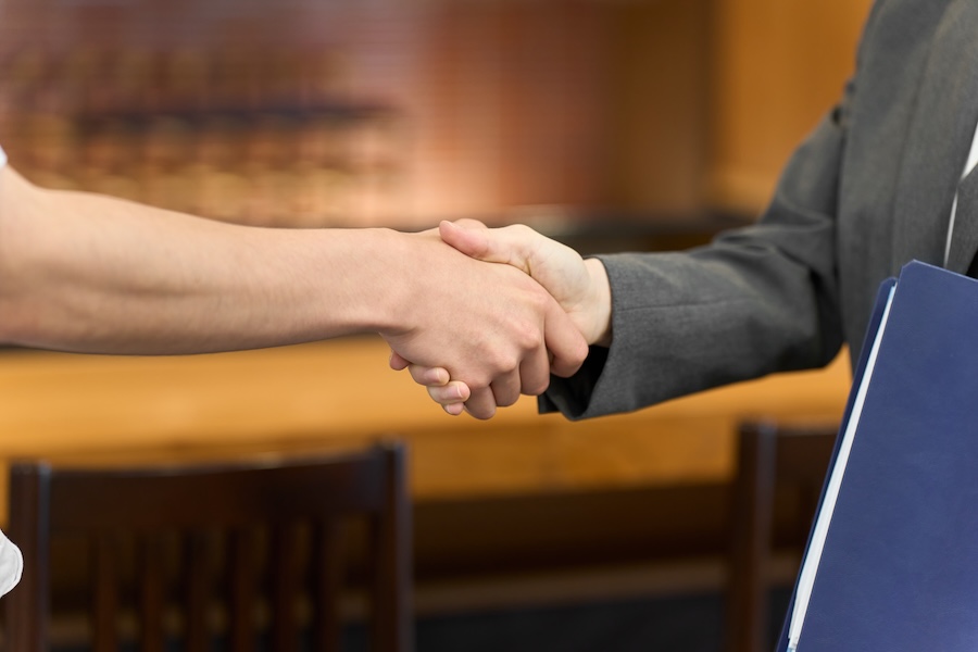 businesswomen shaking hands at a restaurant 2026 01 08 22 51 41 utc